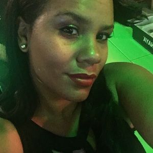 Meet your Posher, Monique